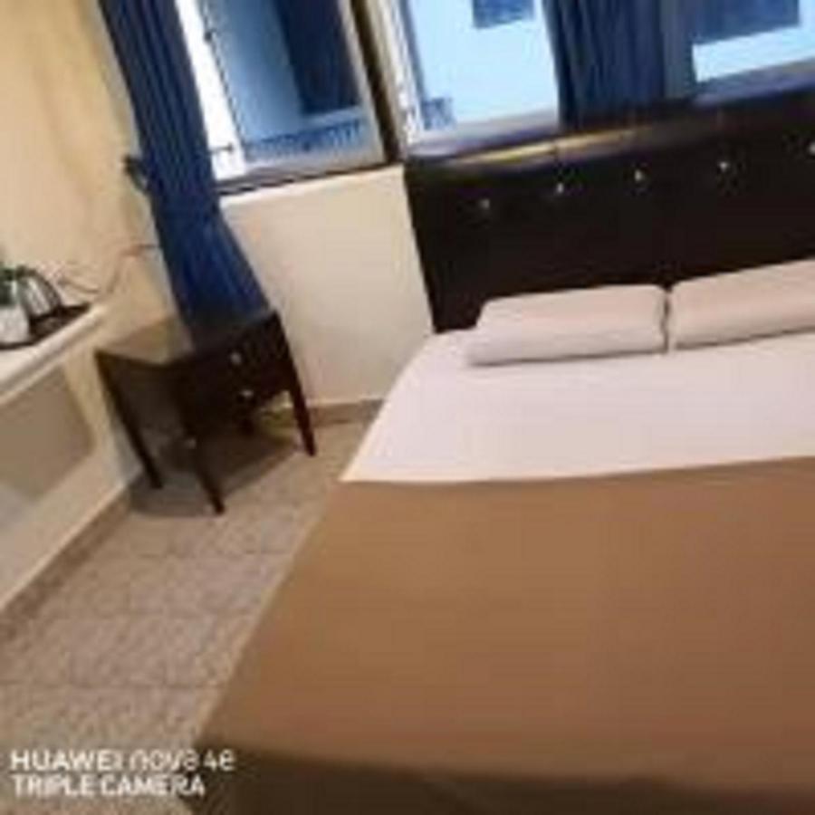 Emerald Inn Бринчанг Екстер'єр фото
